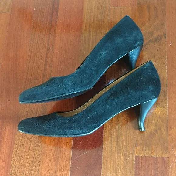 Robert Clergerie Suede Pumps - Picture 2 of 4